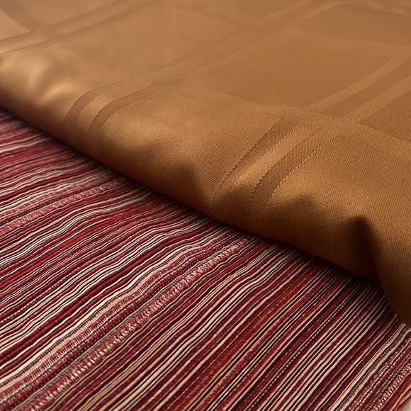 Tablecloths (Set of Two) - Picture 8 of 11